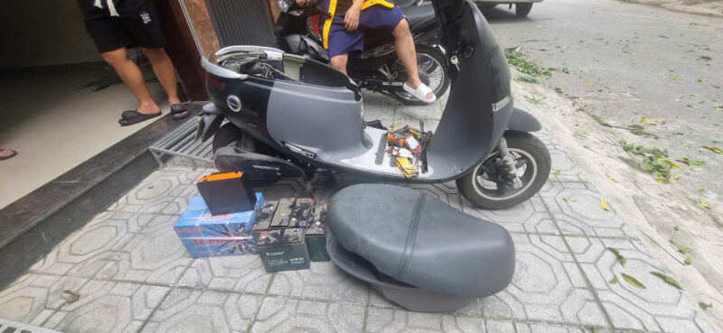 thay ắc quy xe điện giá rẻ tại nhà