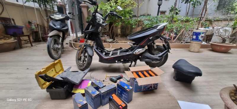 thay ắc quy xe đạp điện tại đường láng hà nội 