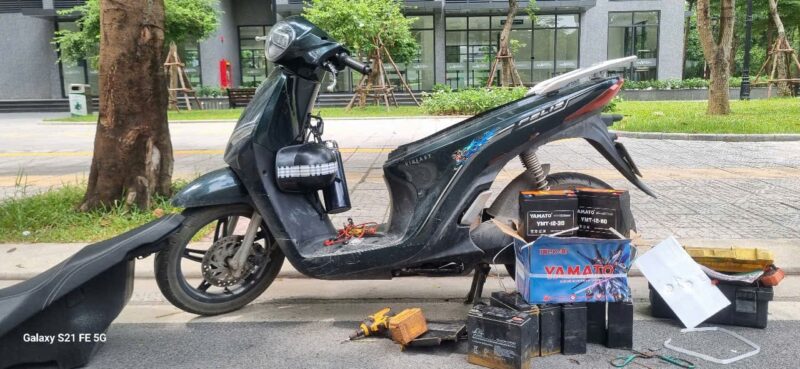 thay ắc quy xe điện vinfast